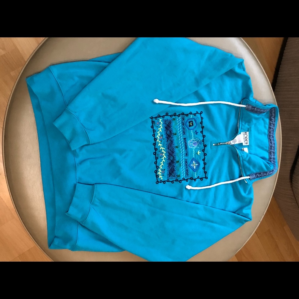 Vintage embroidered half zip!